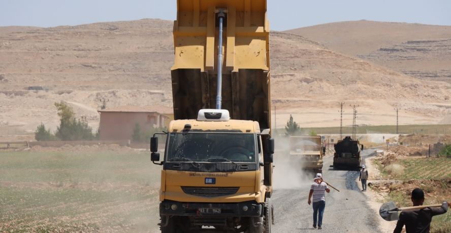 BÜYÜKŞEHİR BELEDİYESİ'NDEN KIRSALDA ASFALT SEFERBERLİĞİ